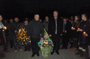 На Коломийщині відбувся міськрайонний мітинг-реквієм «Свіча пам’яті!» з нагоди відзначення 80-ї річниці Голодомору 1932-1933 років в Україні На Коломийщині відбувся міськрайонний мітинг-реквієм «Свіча пам’яті!» з нагоди відзначення 80-ї річниці Голодомору 1932-1933 років в Україні