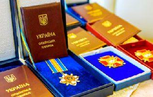 Понад 7 тисяч військовослужбовців Збройних Сил України отримали державні нагороди, захищаючи державу Понад 7 тисяч військовослужбовців Збройних Сил України отримали державні нагороди, захищаючи державу