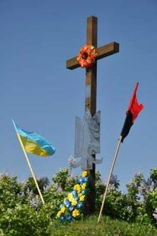 46 річниця підняття синьо-жовтого прапору в селі Дебеславці Коломийського району 46 річниця підняття синьо-жовтого прапору в селі Дебеславці Коломийського району