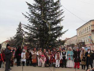 На Коломийщині відбулися виступи Маланок та гуртів колядників біля ялинки