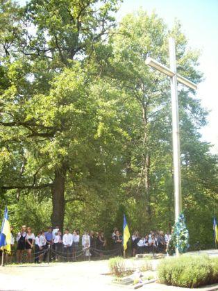 11 вересня 2011 року відбулася панахида біля хреста жертвам фашизму