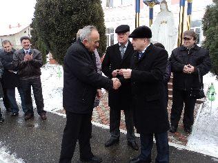 На Коломийщині відбулось вручення автомобілів для обслуговування сільської медицини На Коломийщині відбулось вручення автомобілів для обслуговування сільської медицини