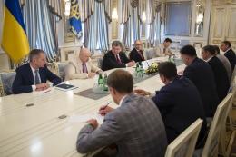 Глава держави запропонував депутатам скасувати прибутковий податок на благодійні внески для потреб АТО Глава держави запропонував депутатам скасувати прибутковий податок на благодійні внески для потреб АТО