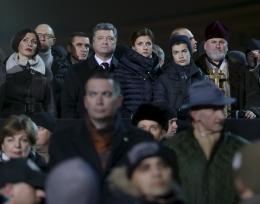Президент разом з Майданом вшанував пам’ять Героїв Небесної Сотні: Ми – сильніші, бо з нами правда і Бог Президент разом з Майданом вшанував пам’ять Героїв Небесної Сотні: Ми – сильніші, бо з нами правда і Бог