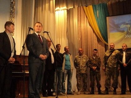 На Коломийщині проведено заключний огляд художньої самодіяльності шкіл району присвячений Дню Героїв На Коломийщині проведено заключний огляд художньої самодіяльності шкіл району присвячений Дню Героїв