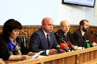 Голова Коломийської райдержадміністрації Любомир Глушков взяв участь в обговорення Закону України «Про добровільне об'єднання територіальних громад» Голова Коломийської райдержадміністрації Любомир Глушков взяв участь в обговорення Закону України «Про добровільне об'єднання територіальних громад»