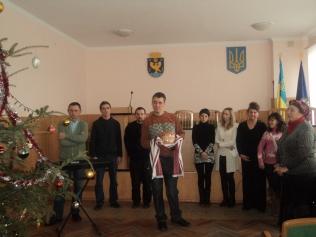Вихованці «Надія Отинії» колядували в Коломийській районній державній адміністрації Вихованці «Надія Отинії» колядували в Коломийській районній державній адміністрації