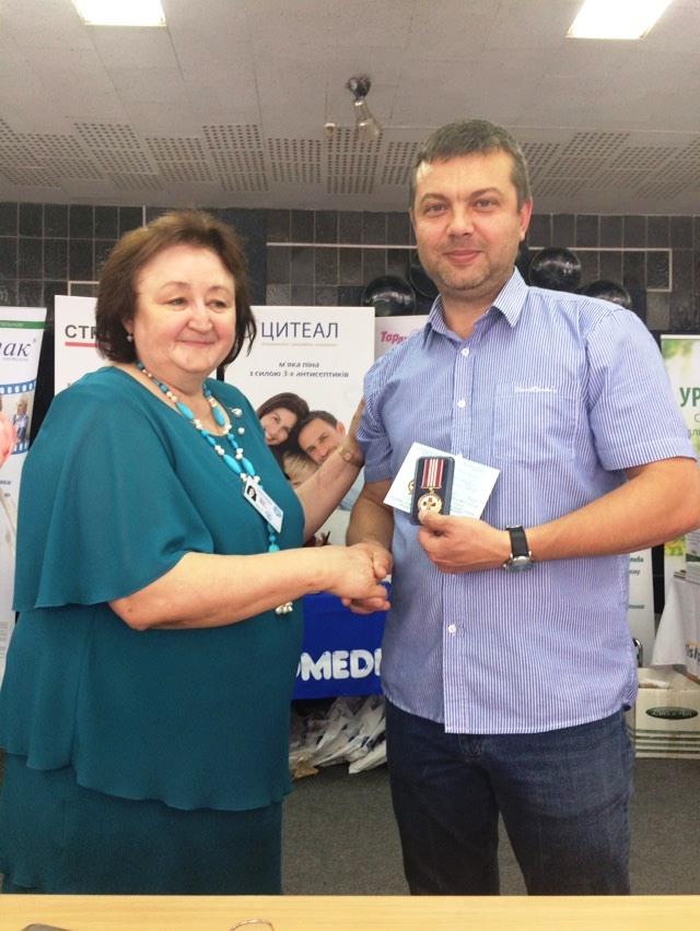 Медик із Прикарпаття нагороджений медаллю «Знання, душу, серце людям»