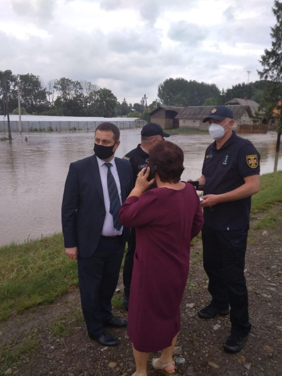В селі Лісний Хлібичин Коломийського району різко піднявся рівень води В селі Лісний Хлібичин Коломийського району різко піднявся рівень води