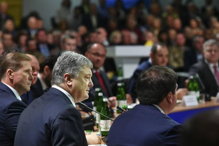 Щоб вижити, маючи сусідом Росію, Україна повинна мати сильне військо - Президент Щоб вижити, маючи сусідом Росію, Україна повинна мати сильне військо - Президент
