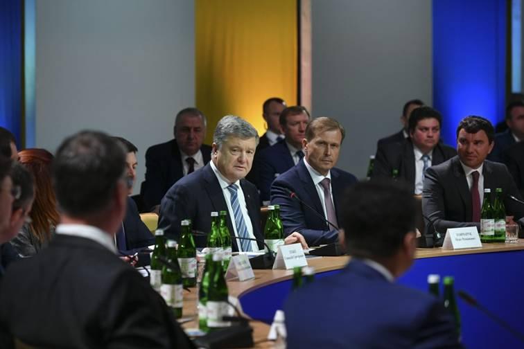 Процес децентралізації не є незворотнім, тож маємо не допустити його згортання – Президент на Івано-Франківщині Процес децентралізації не є незворотнім, тож маємо не допустити його згортання – Президент на Івано-Франківщині