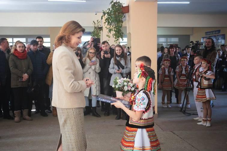Марина Порошенко у Коломиї поспілкувалася із учнями спеціалізованої школи Марина Порошенко у Коломиї поспілкувалася із учнями спеціалізованої школи