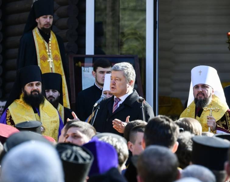 Наша церква йде з вірою і любов’ю - Президент під час подячного молебня в Манявському скиті Наша церква йде з вірою і любов’ю - Президент під час подячного молебня в Манявському скиті