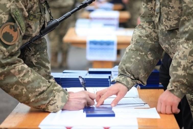 Івано-Франківський обласний військовий комісаріат запрошує на військову службу за контрактом та службу у військовому резерві Івано-Франківський обласний військовий комісаріат запрошує на військову службу за контрактом та службу у військовому резерві