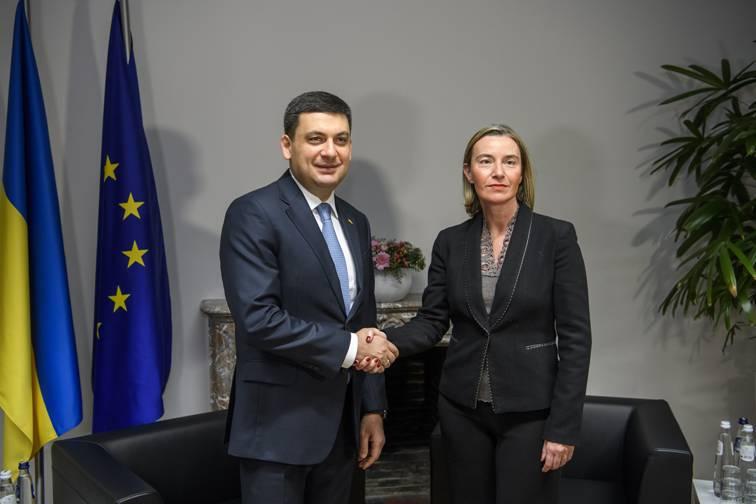 Україна та ЄС мають консолідувати міжнародний тиск на країну-агресора, – Володимир Гройсман під час зустрічі з Федерікою Могеріні Україна та ЄС мають консолідувати міжнародний тиск на країну-агресора, – Володимир Гройсман під час зустрічі з Федерікою Могеріні