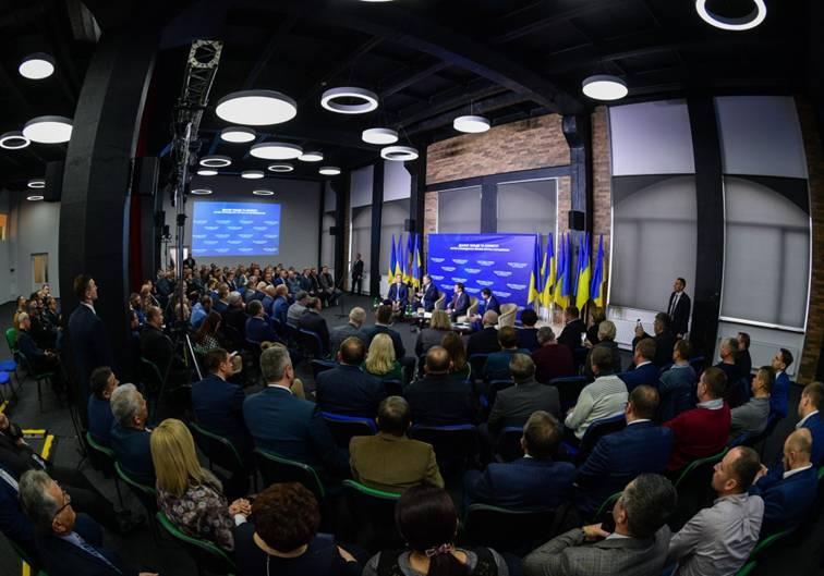 Президент в Івано-Франківську зустрівся з представниками ділових кіл