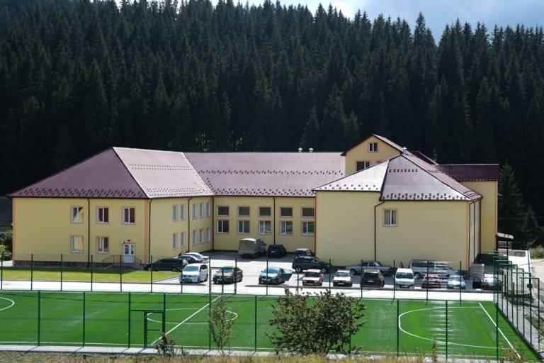 Світлана Онищук: За підтримки програми «Велике будівництво» у високогірному селі відкрили сучасну школу Світлана Онищук: За підтримки програми «Велике будівництво» у високогірному селі відкрили сучасну школу