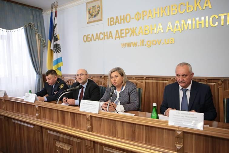 Автомобільні дороги Прикарпаття готові до осінньо-зимового періоду