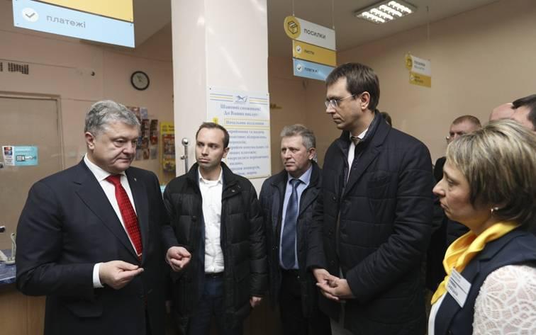 «Укрпошта» не буде скорочувати відділення, і проблем з доставкою пенсій не буде – Президент