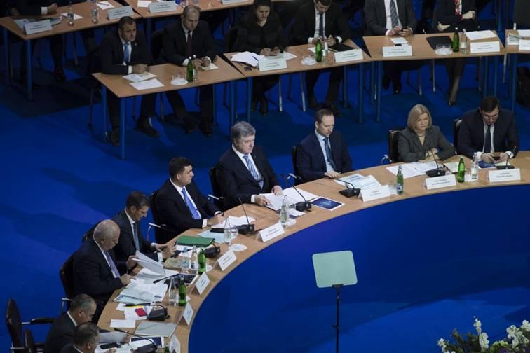 Президент ініціює в наступному році підключення сільських шкіл до Інтернету, модернізацію опорних шкіл та придбання шкільних автобусів
