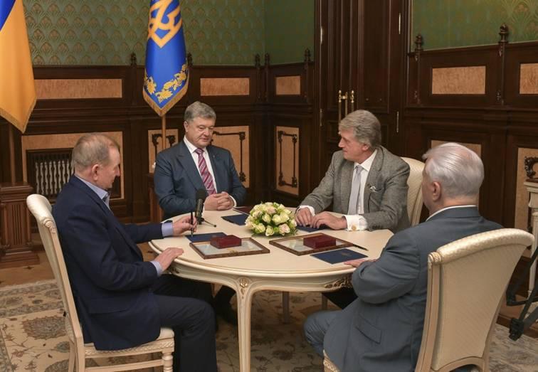 Президент України Петро Порошенко зустрівся з екс-президентами України Леонідом Кравчуком, Леонідом Кучмою та Віктором Ющенком Президент України Петро Порошенко зустрівся з екс-президентами України Леонідом Кравчуком, Леонідом Кучмою та Віктором Ющенком
