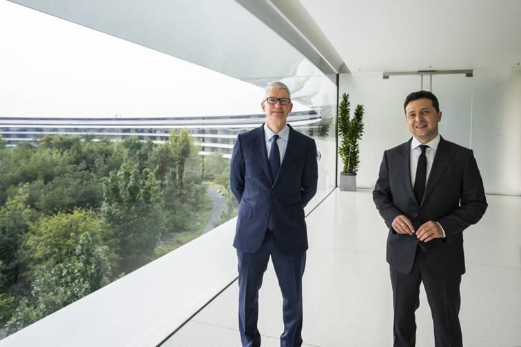 Президент України провів зустріч з генеральним директором компанії Apple Тімом Куком Президент України провів зустріч з генеральним директором компанії Apple Тімом Куком