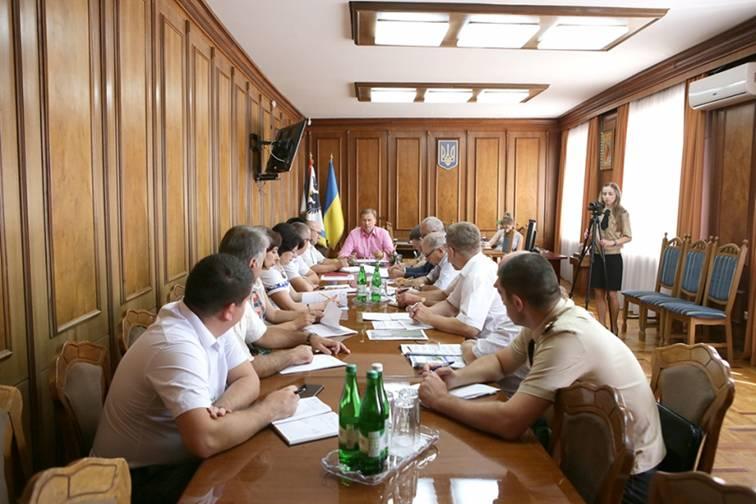Олег Гончарук: Наслідки сильних зливових дощів на Прикарпатті мають бути усунені у найкоротші терміни Олег Гончарук: Наслідки сильних зливових дощів на Прикарпатті мають бути усунені у найкоротші терміни