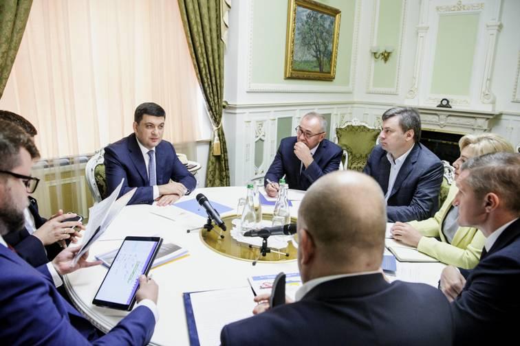Глава Уряду про контрабанду лісу: Прослідкуємо весь ланцюг змови, на середину вересня підготуємо звіт