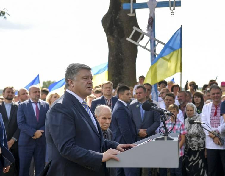 Сучасні покоління українців і поляків не мають права ставити майбутнє наших народів у залежність від минулого – Президент вшанував пам'ять жертв Волинської трагедії
