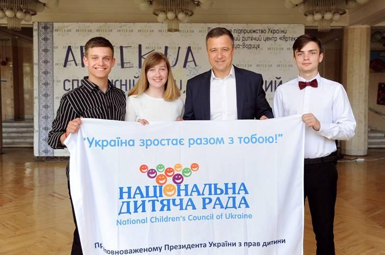 В Україні активно працює Національна дитяча рада, створена за ініціативи Уповноваженого Президента з прав дитини