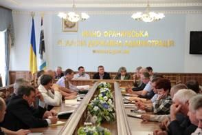 Аграрії області та представники громадськості обговорили проблеми приватизації землі