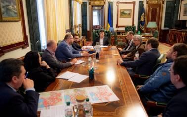 Президент України та медіагрупи дійшли згоди до 16 березня забезпечити запуск незакодованих супутникових версій головних українських телеканалів Президент України та медіагрупи дійшли згоди до 16 березня забезпечити запуск незакодованих супутникових версій головних українських телеканалів
