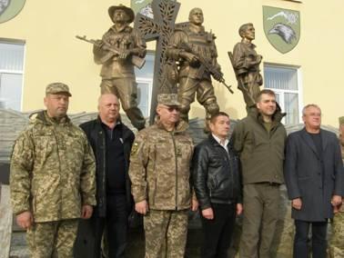 Міністр оборони України Андрій Загороднюк ознайомився з розвитком інфраструктури 10 окремої гірсько-штурмової бригади Міністр оборони України Андрій Загороднюк ознайомився з розвитком інфраструктури 10 окремої гірсько-штурмової бригади
