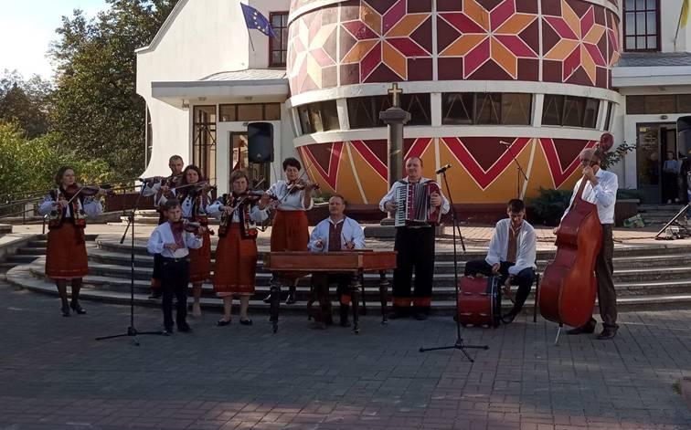 Мистецька акція “Подарунок рідному місту”