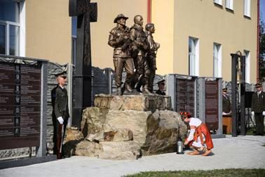 Відкриття пам’ятника із символічною назвою «Кожному поколінню – своя війна»
