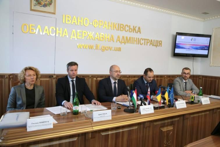 Денис Шмигаль: Прикарпаття отримає близько двох з половиною мільйонів євро для розвитку регіону Денис Шмигаль: Прикарпаття отримає близько двох з половиною мільйонів євро для розвитку регіону