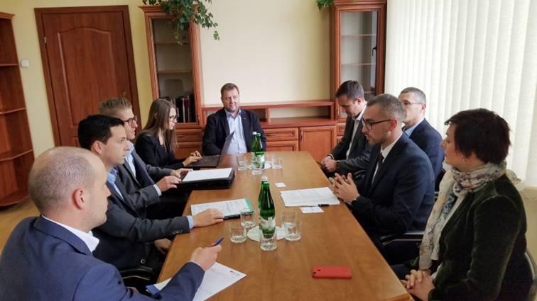 В обласній державній адімінстрації обговорили питання залучення іноземних інвестицій із представниками німецької виробничої компанії В обласній державній адімінстрації обговорили питання залучення іноземних інвестицій із представниками німецької виробничої компанії