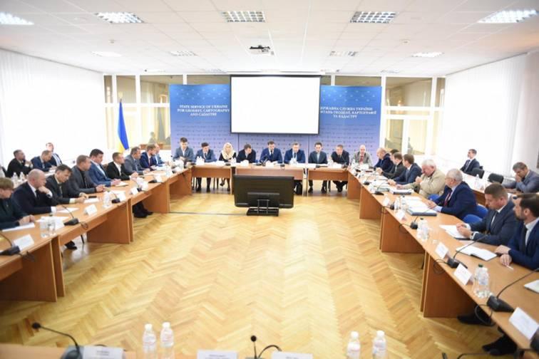 Прем’єр-міністр України Олексій Гончарук провів робочу нараду щодо функціонування державних кадастрів Прем’єр-міністр України Олексій Гончарук провів робочу нараду щодо функціонування державних кадастрів