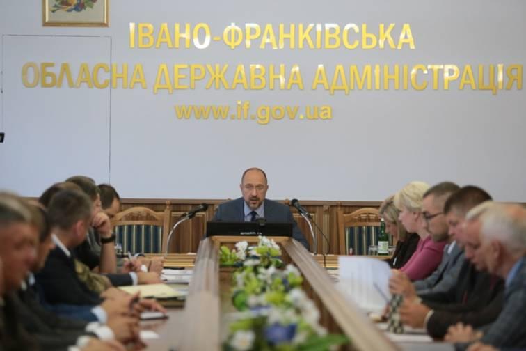 Денис Шмигаль доручив активізувати роботу щодо вакцинації прикарпатців Денис Шмигаль доручив активізувати роботу щодо вакцинації прикарпатців