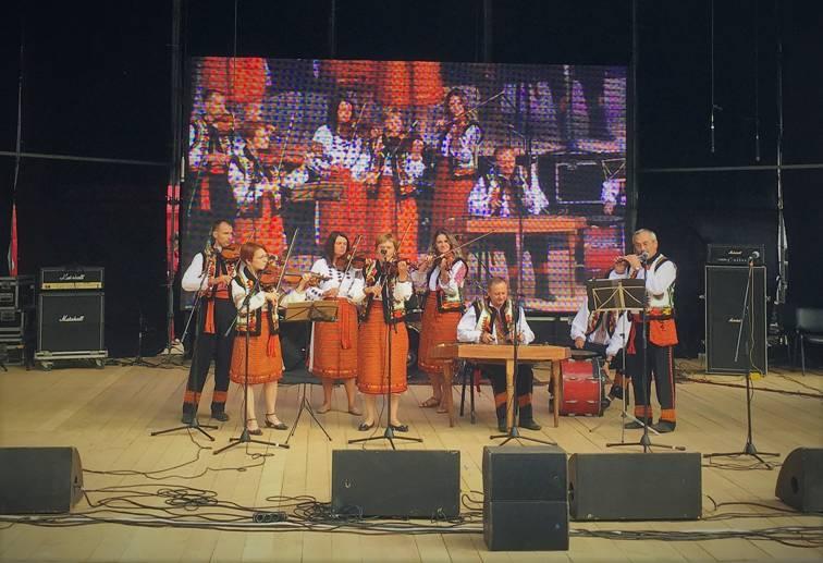 ХІХ фестиваль-ярмарок «Гуцульська бриндзя» ХІХ фестиваль-ярмарок «Гуцульська бриндзя»
