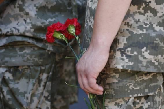 Сьогодні День пам'яті захисників, які загинули за Україну Сьогодні День пам'яті захисників, які загинули за Україну