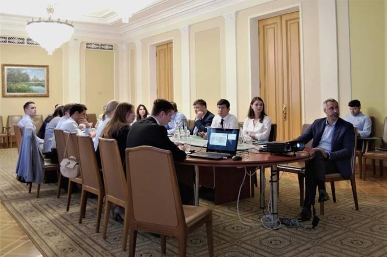 Викривачі можуть стати важливим інструментом подолання корупції за умови їхньої належної мотивації й захисту з боку держави – Руслан Рябошапка Викривачі можуть стати важливим інструментом подолання корупції за умови їхньої належної мотивації й захисту з боку держави – Руслан Рябошапка