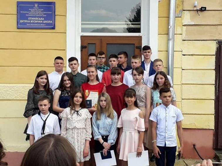 Випускний вечір відбувся в Отинійській дитячій музичній школі