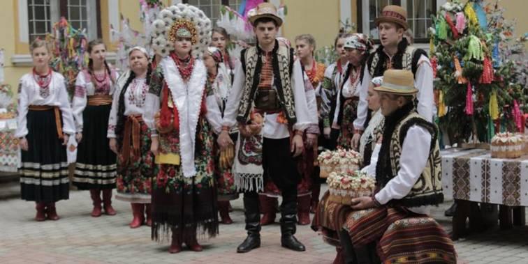 Колоритне дійство “Весілля у піснях та ладканках”, присвячене весільним традиціям  Гуцульщини та Покуття ХХ століття