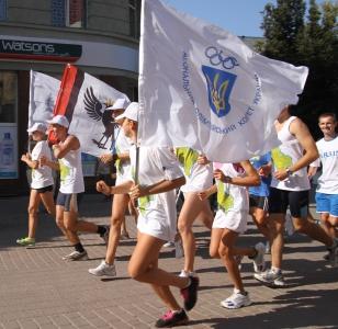 На Коломийщині зустрічали учасників надмарафонського легкоатлетичного пробігу, присвяченого 22-річниці Незалежності України та Дню фізичної культури і спорту.