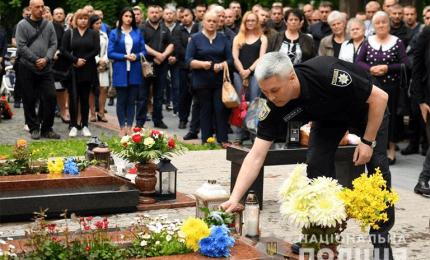 Поліцейські Прикарпаття вшанували загиблих на Донеччині колег у збитому гелікоптері «МІ-8»