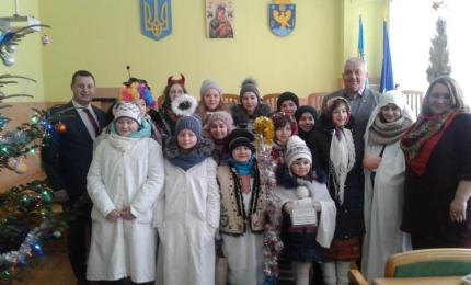 Вітання з різдвяною колядою вихованцями школи-патріот "Майбутнє України"