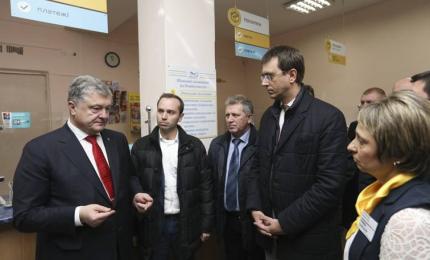 «Укрпошта» не буде скорочувати відділення, і проблем з доставкою пенсій не буде – Президент