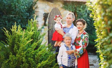 Коломийський районний центр соціальних служб для сім’ї, дітей та молоді оголошує Фотоконкурс «Нас єднає Україна» для сімей району