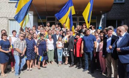 Президент доручив дипломатам активізувати організацію реабілітації поранених українських військових та дітей Донбасу за кордоном